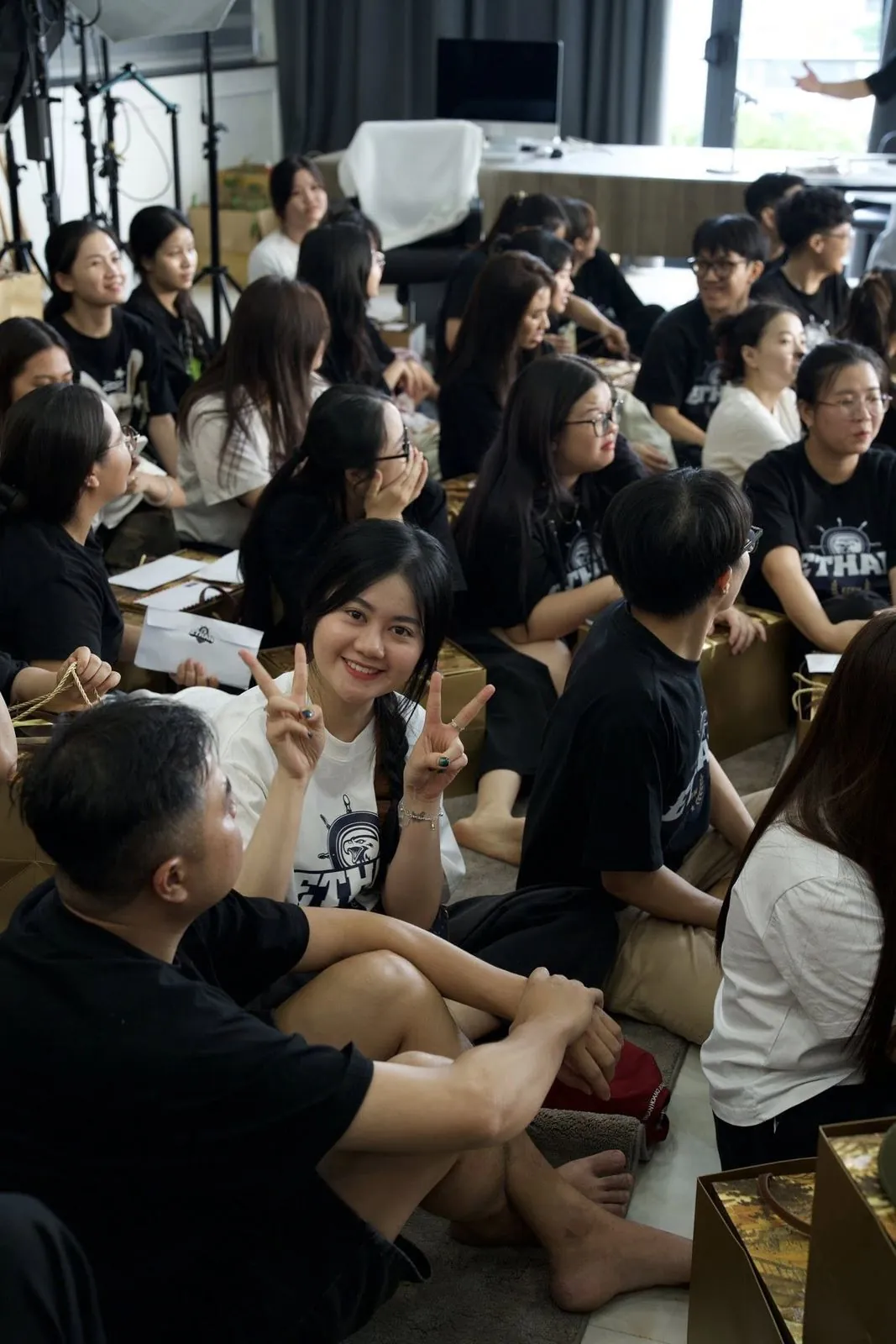 Các thành viên Ethan Ecom trao nhau lời chúc năm mới