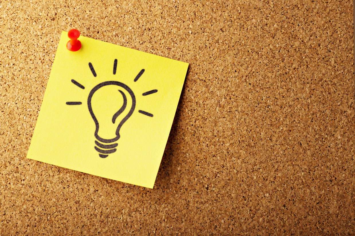 Ý tưởng niche được ghi chú và sàng lọc trên bảng nghiên cứu