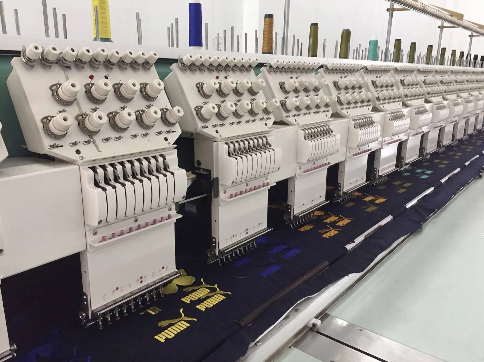 Xưởng sản xuất in-house: máy thêu tự động