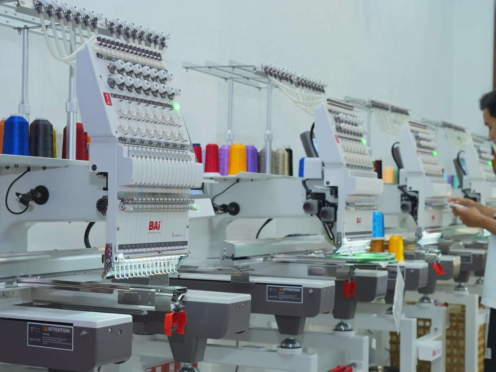 Xưởng sản xuất in-house: máy thêu tự động
